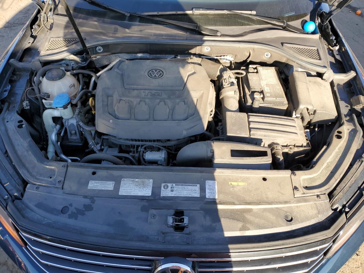2018 Volkswagen Passat - Image 11