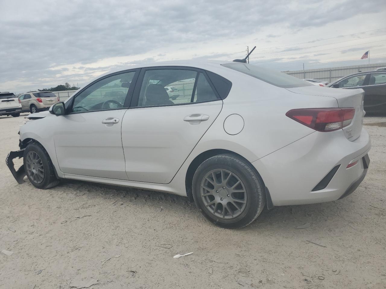 2022 Kia Rio - Image 2