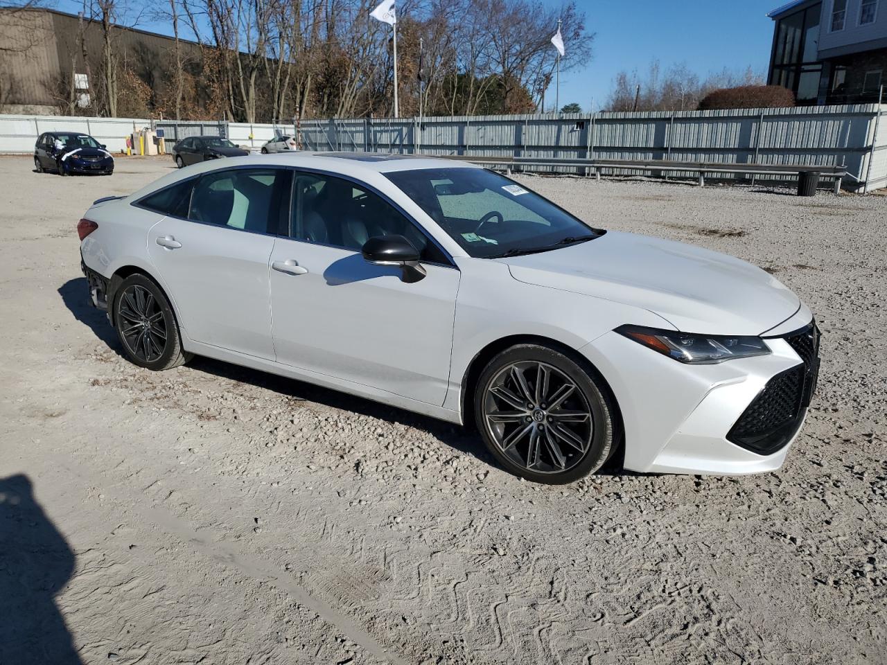 2019 Toyota Avalon - Image 4