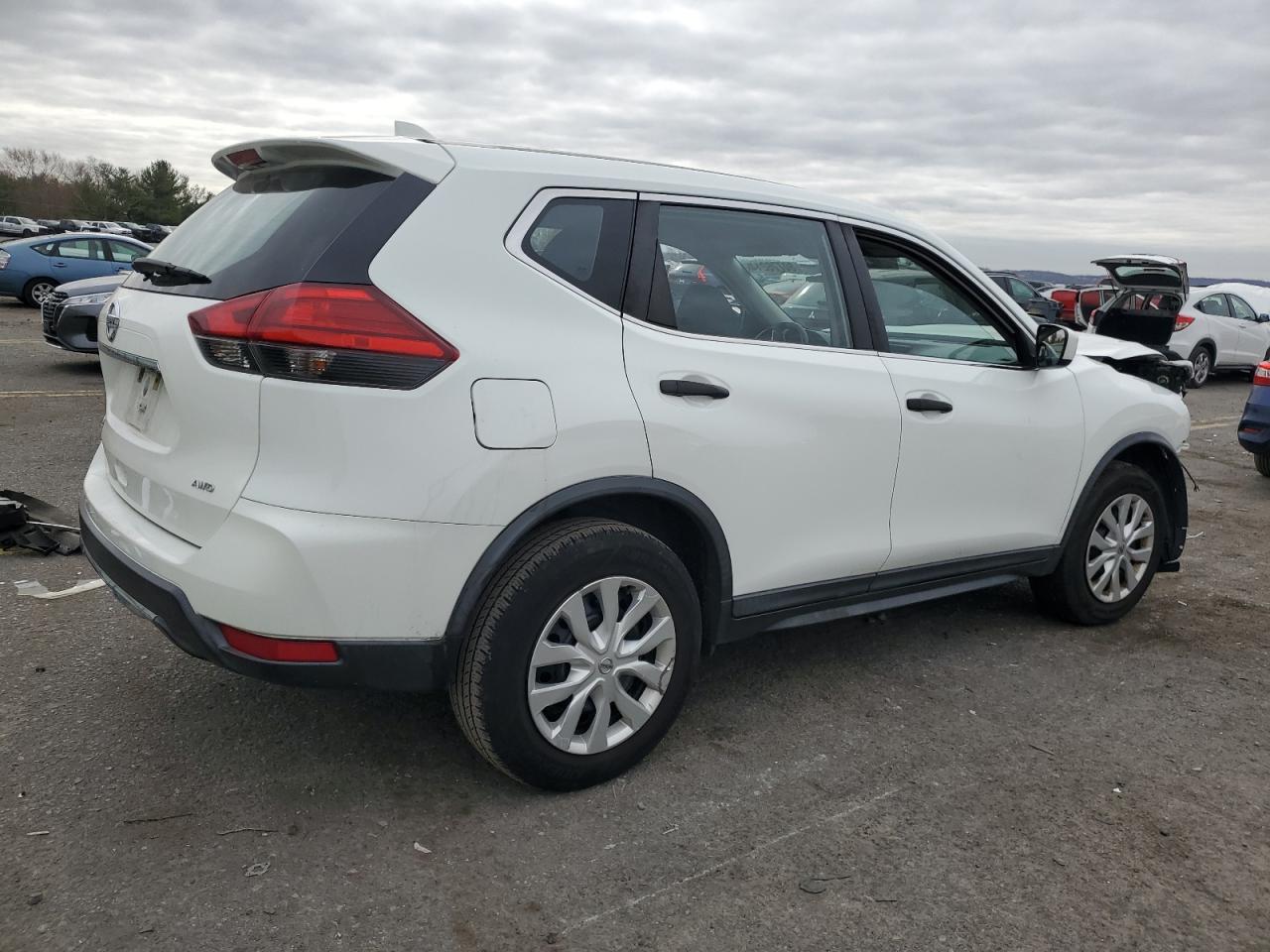 2017 Nissan Rogue - Image 3