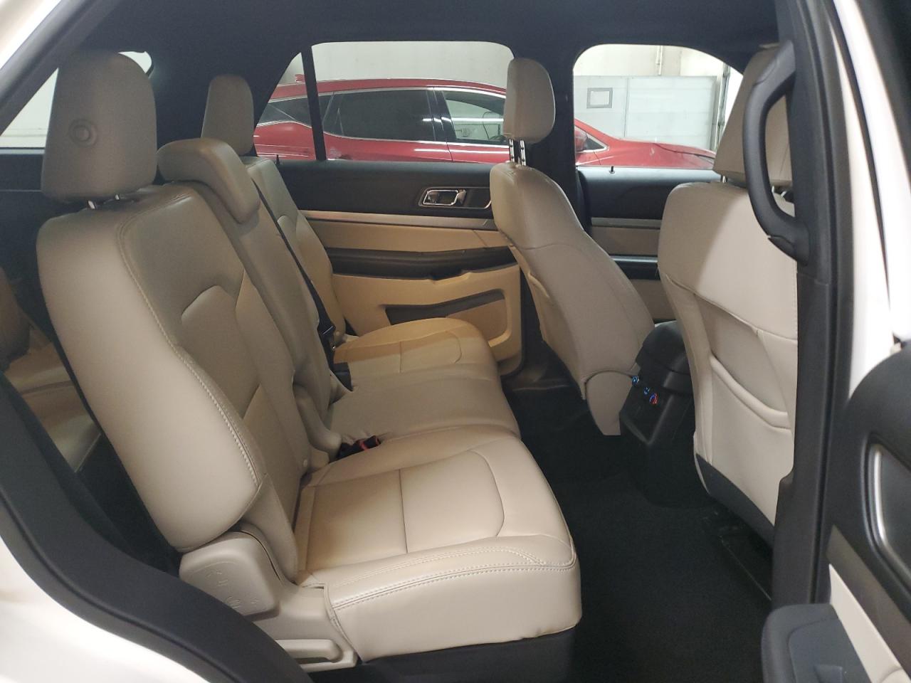 2019 Ford Explorer - Image 11