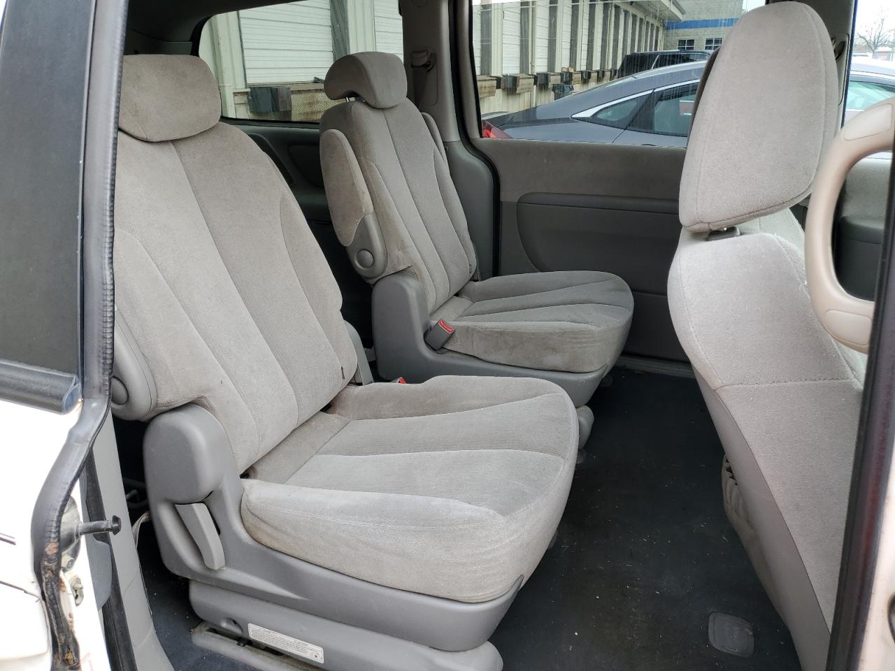 2009 Kia Sedona - Image 11