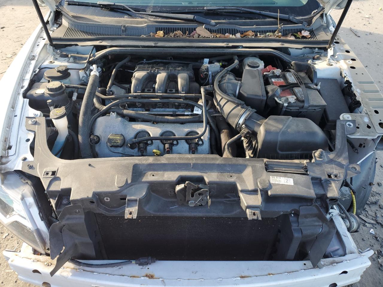 2010 Ford Taurus - Image 11