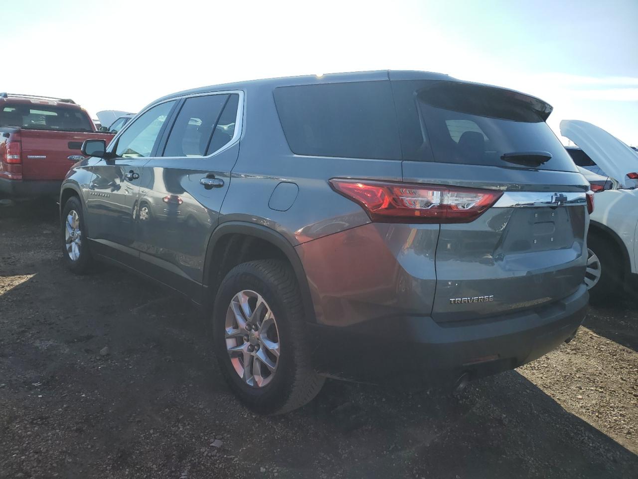 VIN 1GNERFKW2KJ176598 2019 CHEVROLET TRAVERSE no.2