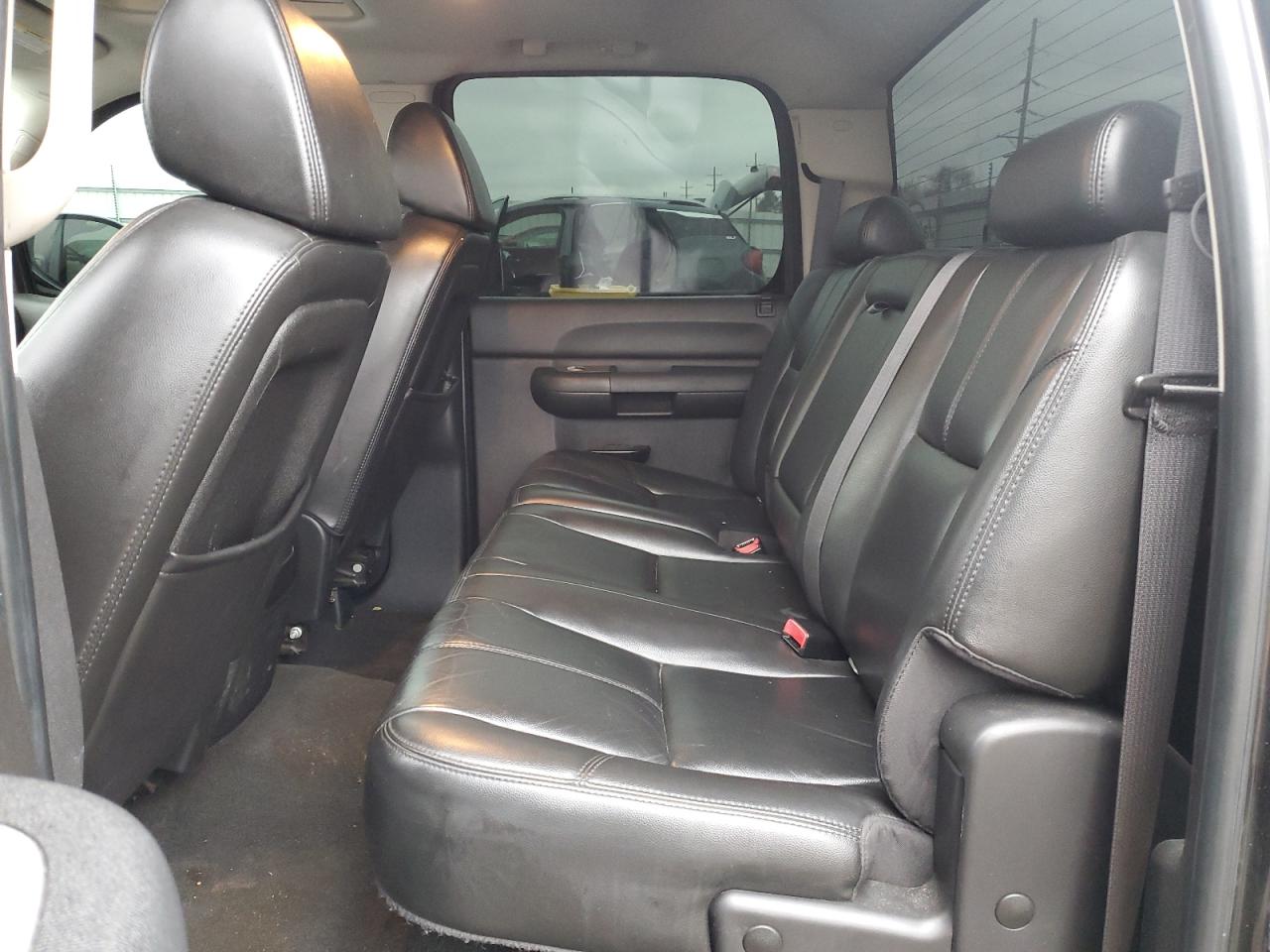 2007 Chevrolet Silverado - Image 11
