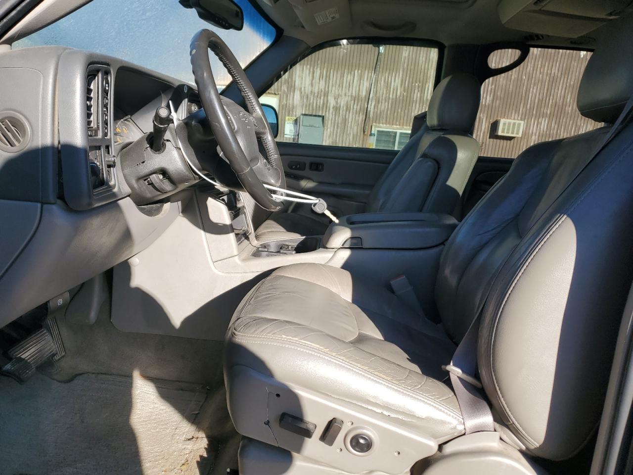 2004 Chevrolet Tahoe - Image 7