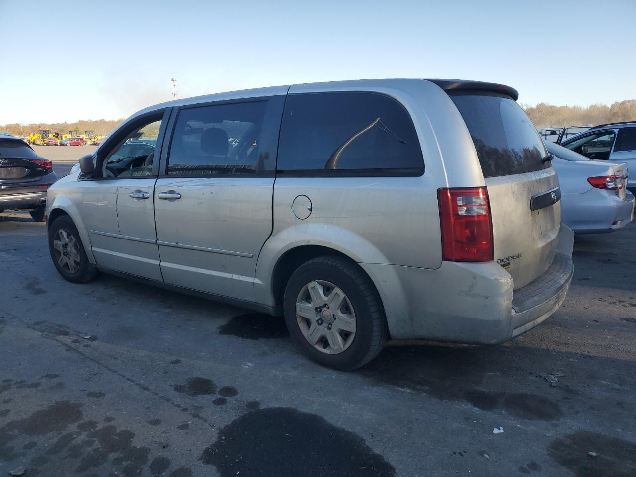 2010 Dodge Caravan - Image 2