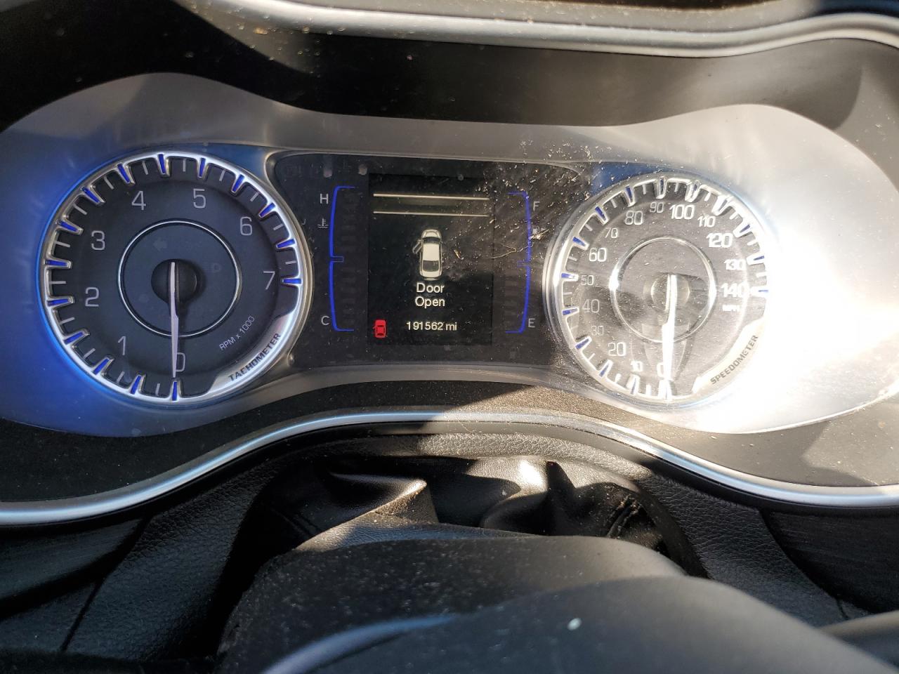 2015 Chrysler 200 - Image 9