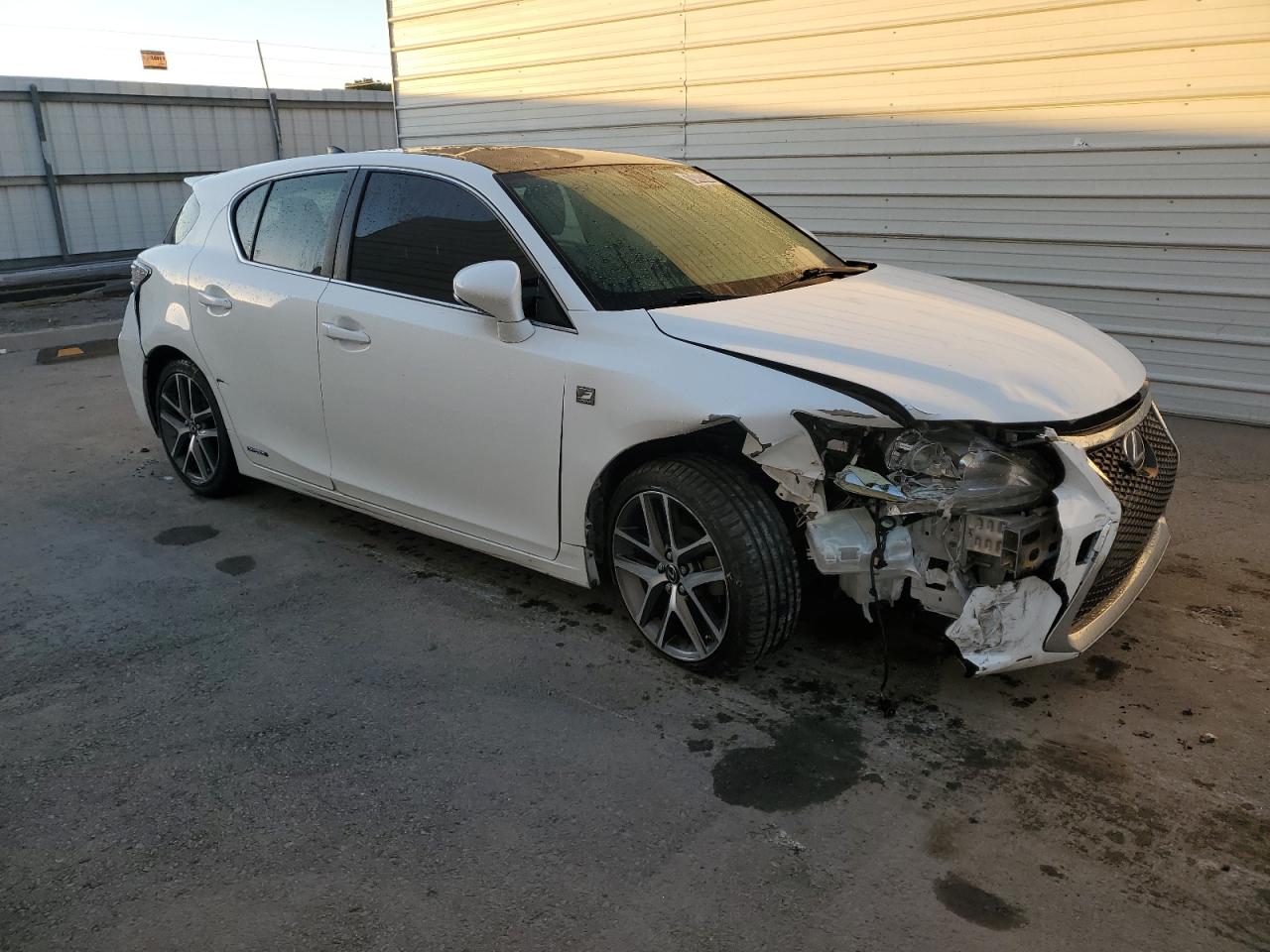 VIN JTHKD5BH4G2255860 2016 LEXUS CT 200 no.4