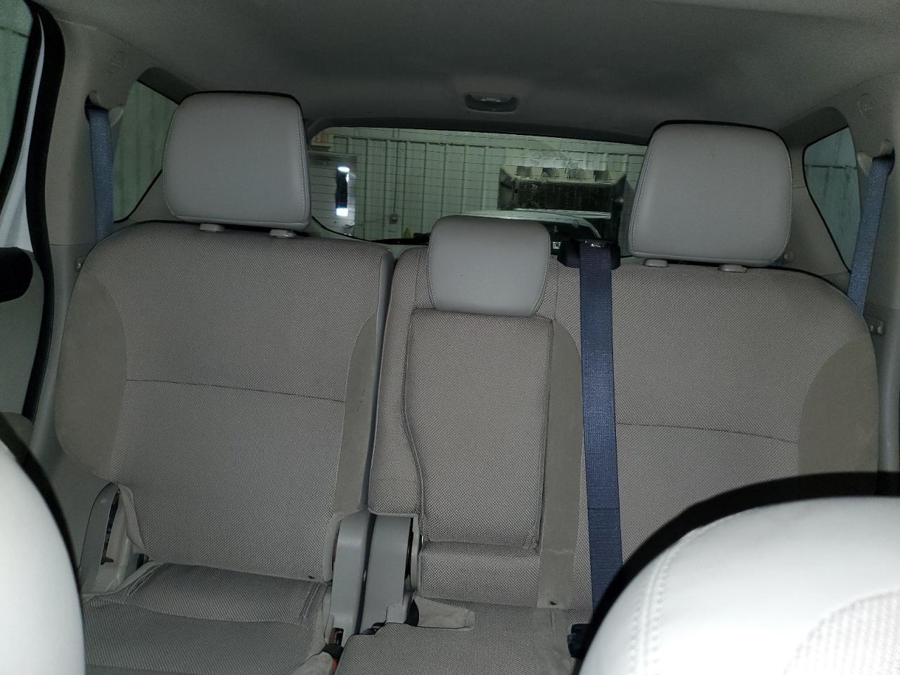 2012 Mitsubishi Outlander - Image 10
