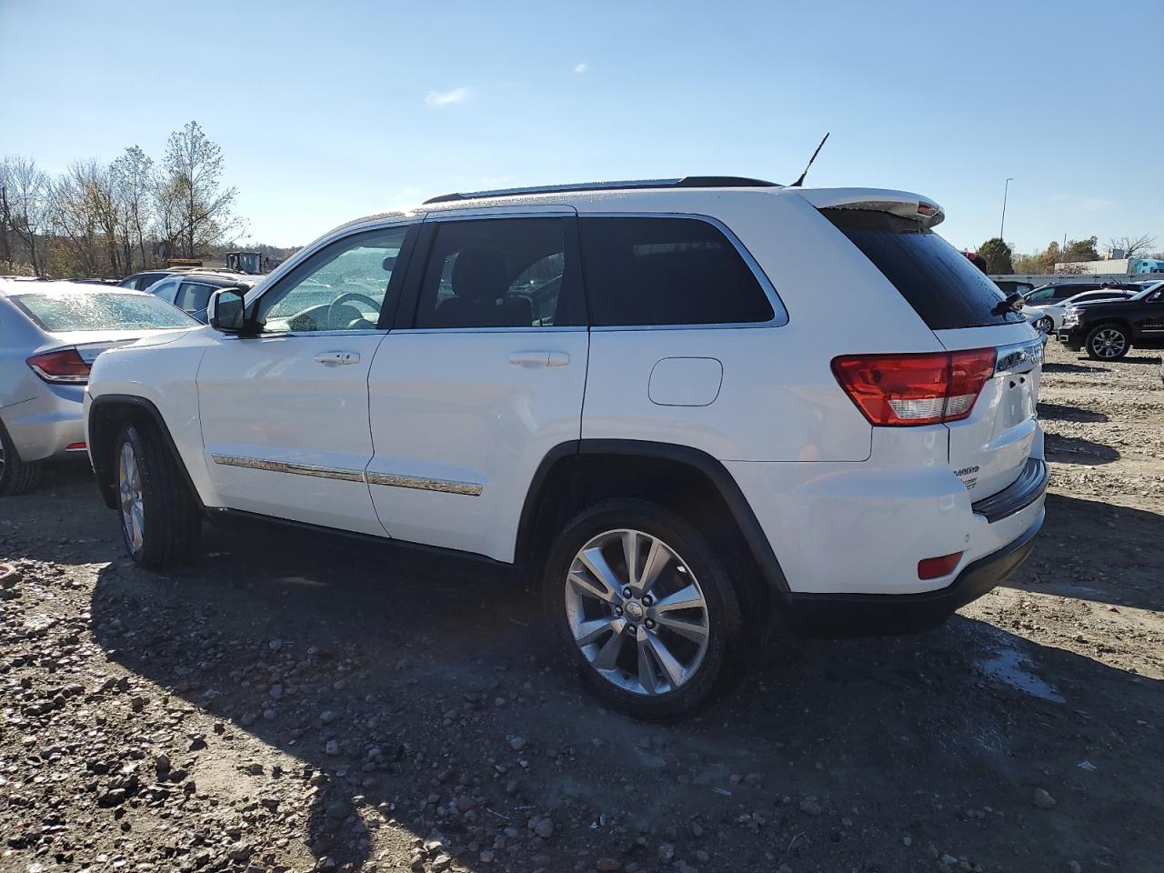 2013 Jeep Grand Cherokee - Image 2