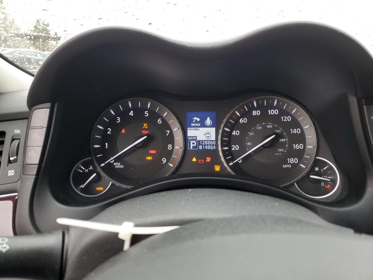 2012 Infiniti M - Image 9