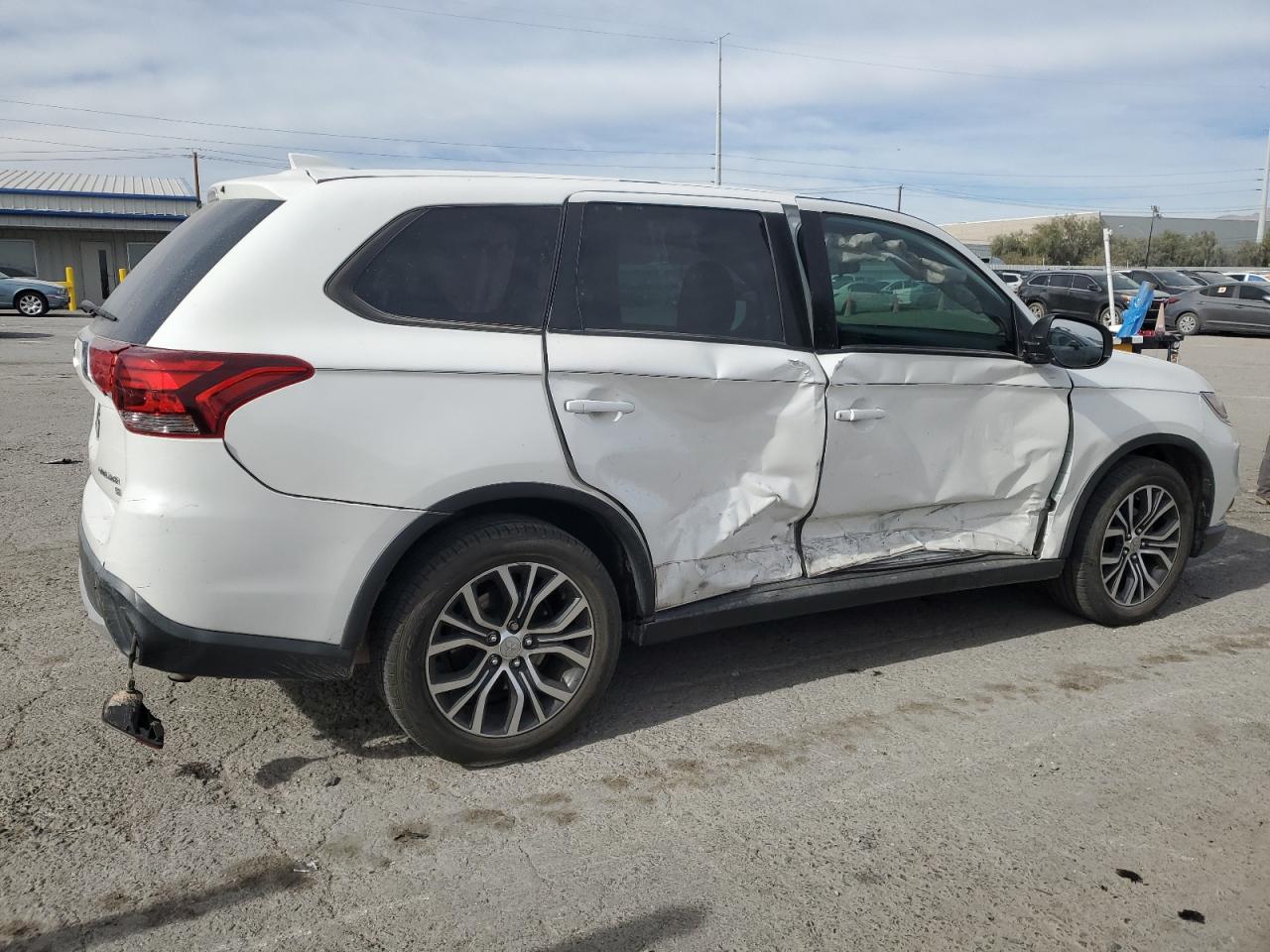 2018 Mitsubishi Outlander - Image 3