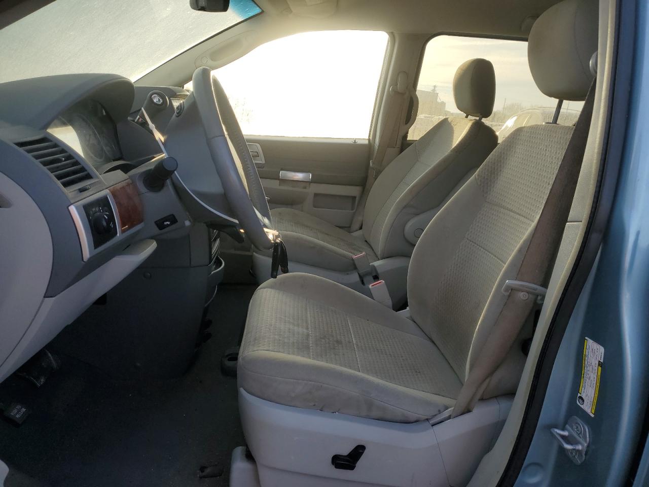 2008 Chrysler Town & Country - Image 7