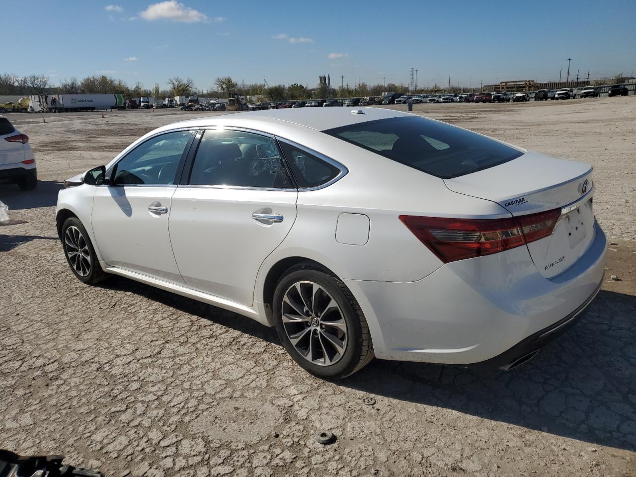 2016 Toyota Avalon - Image 2