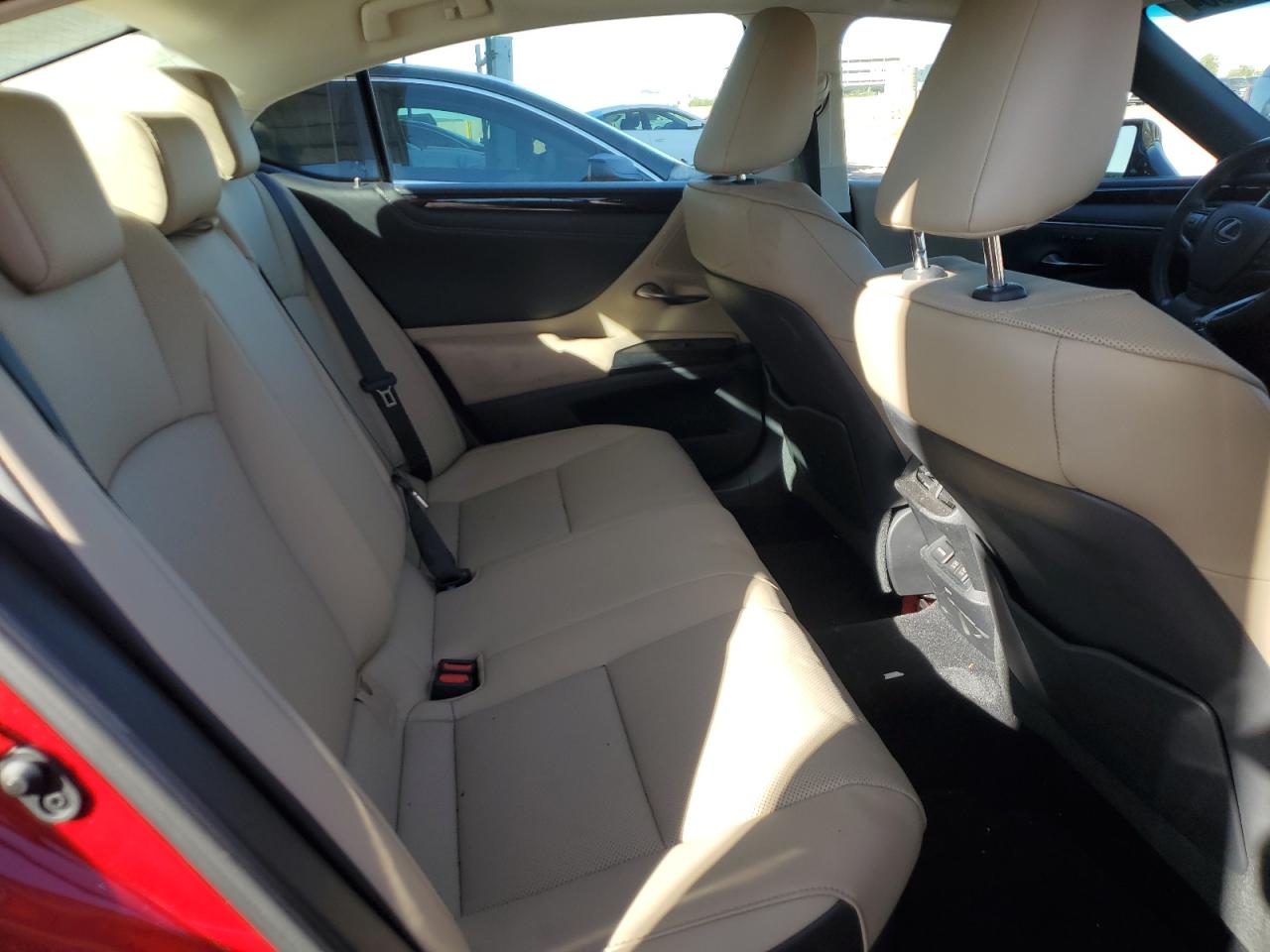2021 Lexus ES - Image 10
