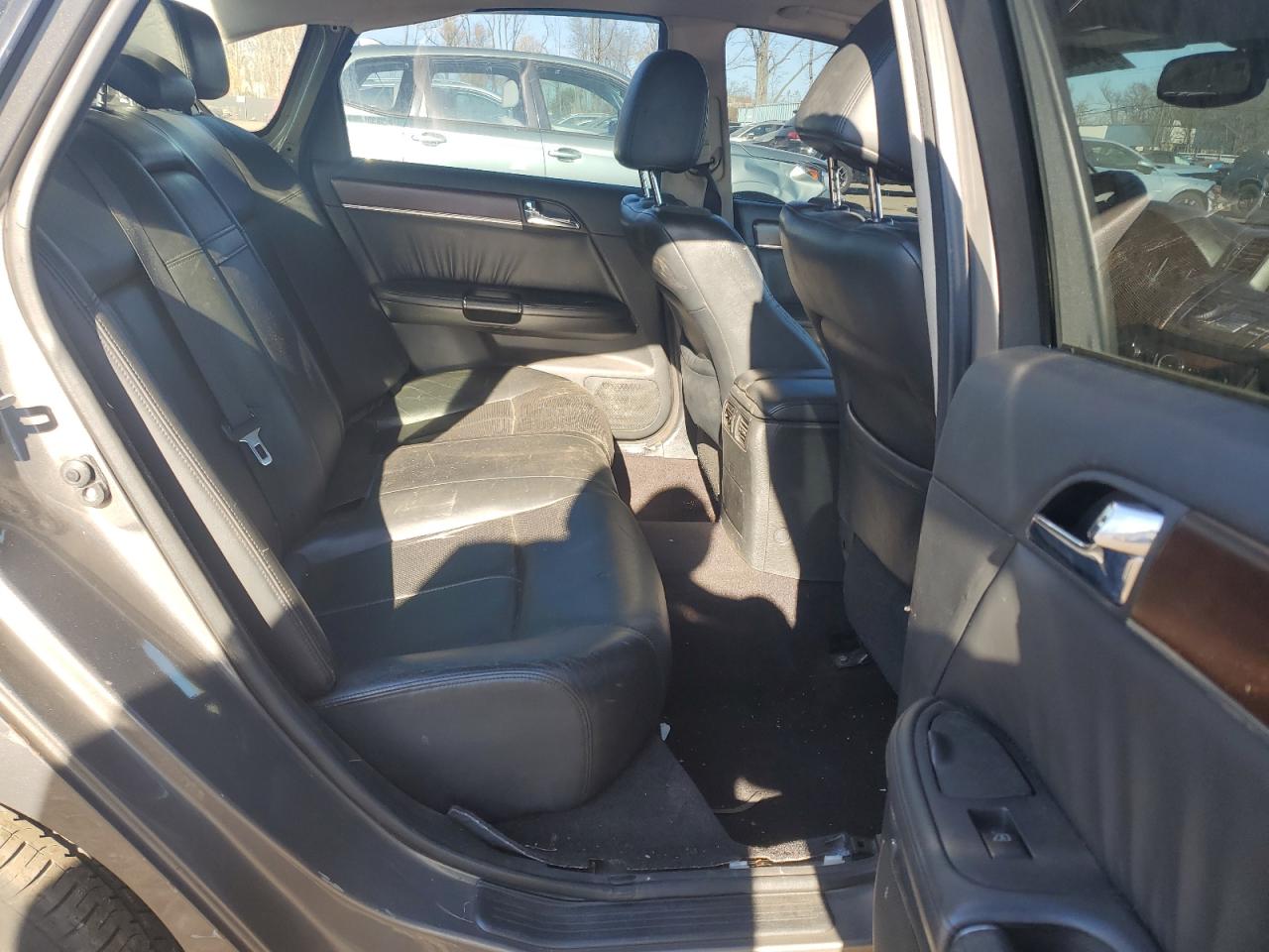 2009 Infiniti M - Image 10