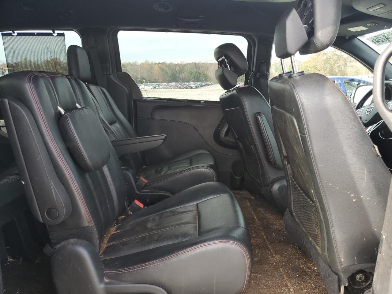 2017 Dodge Caravan - Image 11