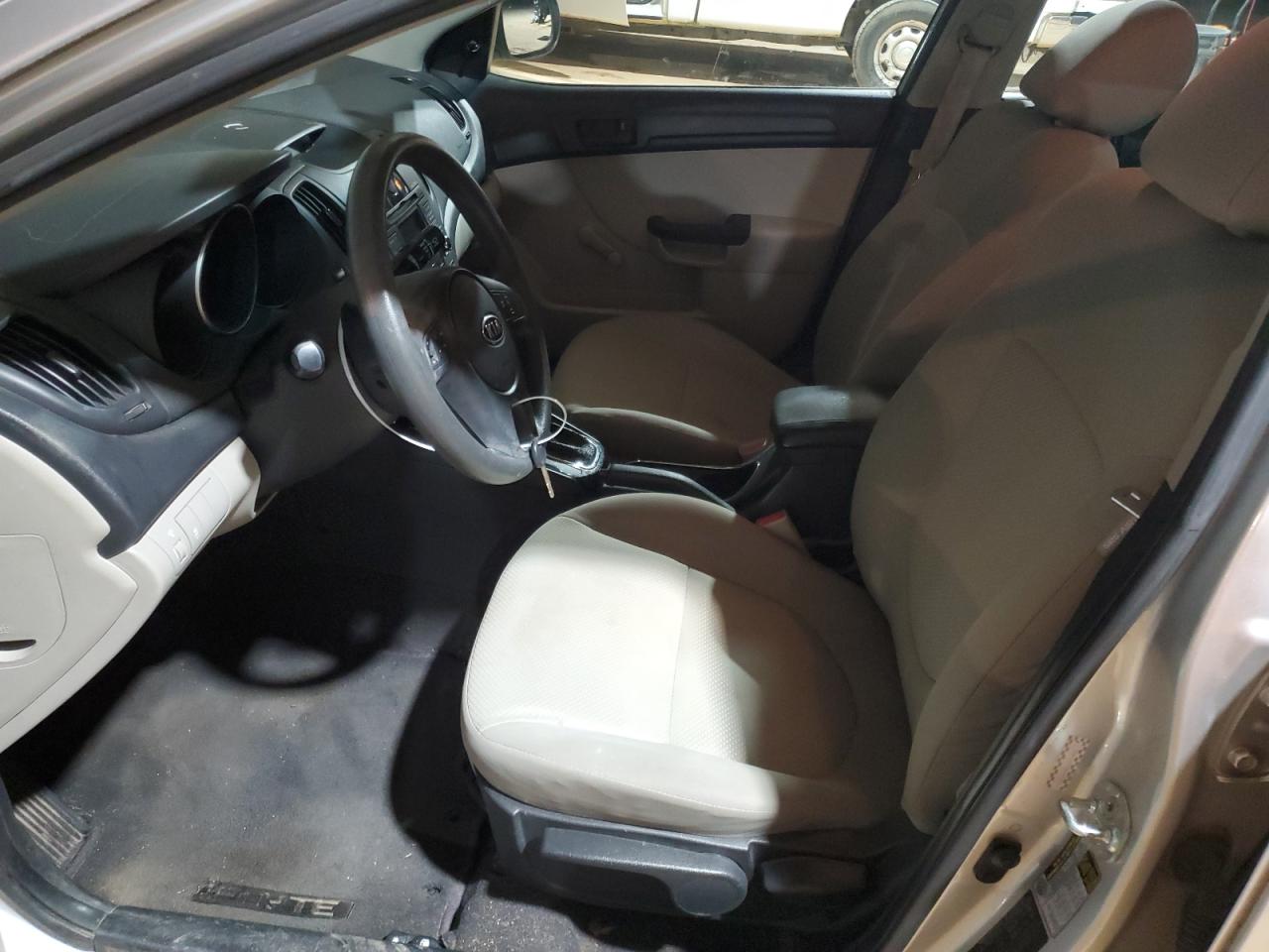 2011 Kia Forte - Image 7