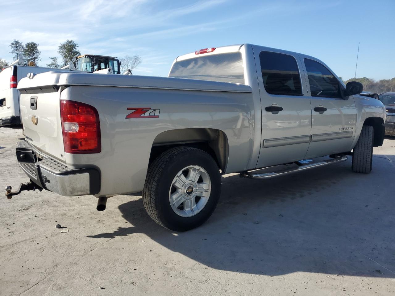 2011 Chevrolet Silverado - Image 3