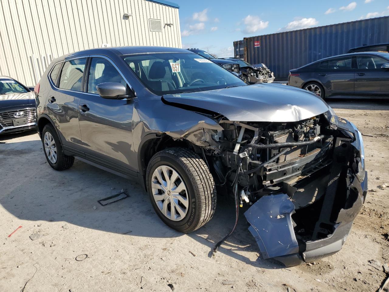 2017 Nissan Rogue - Image 4