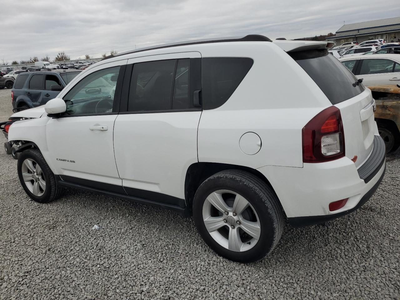 VIN 1C4NJCEA4GD640740 2016 JEEP COMPASS no.2