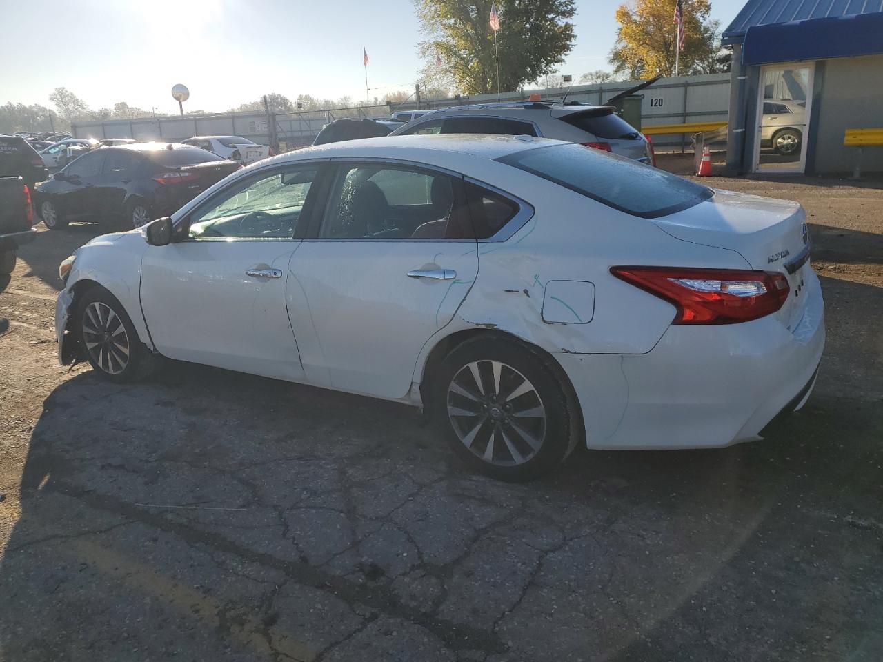 2017 Nissan Altima - Image 2