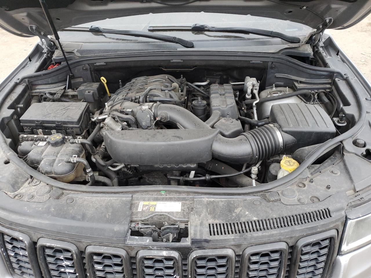 2017 Jeep Grand Cherokee - Image 12