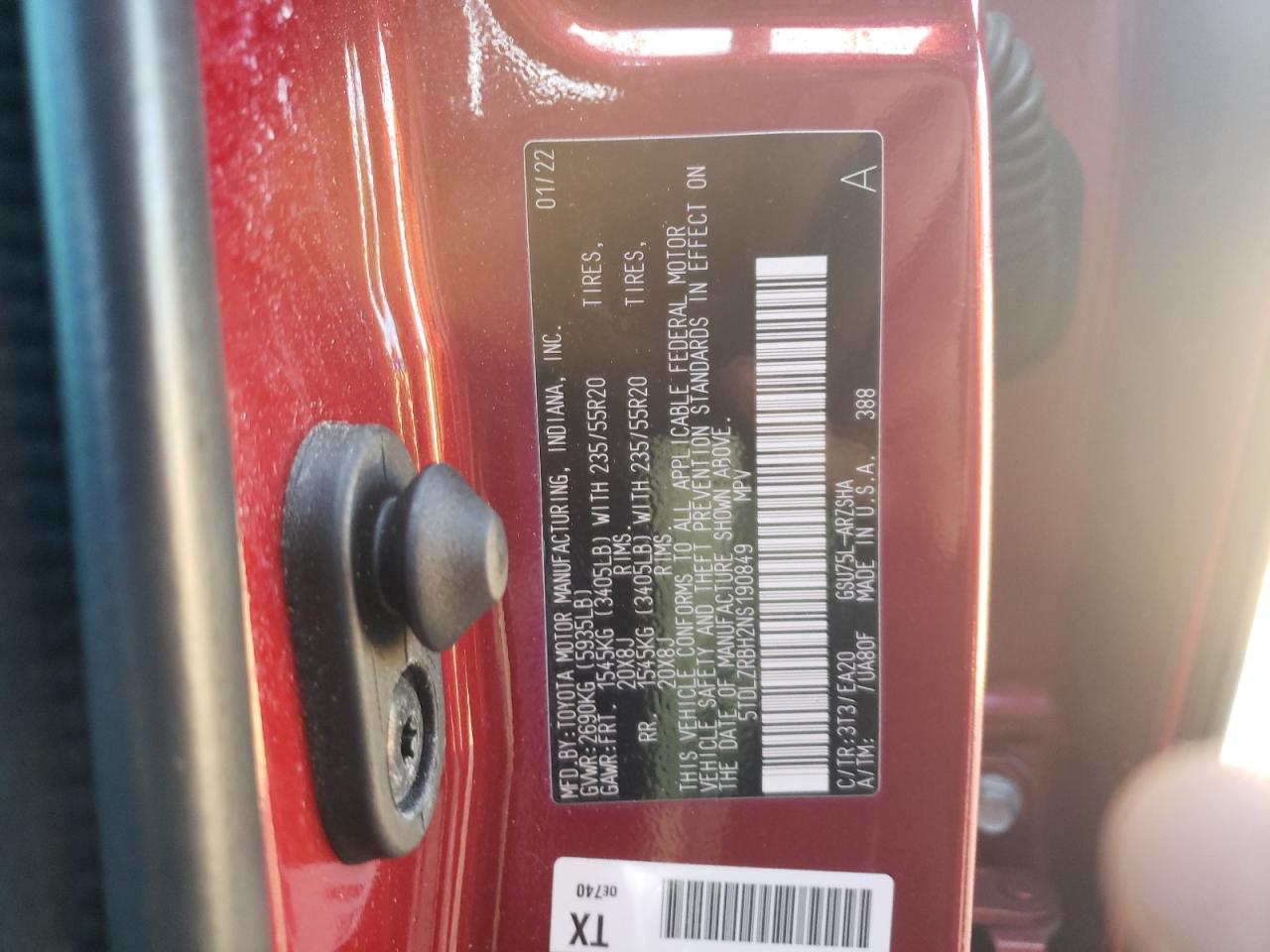 2022 Toyota Highlander - Image 13