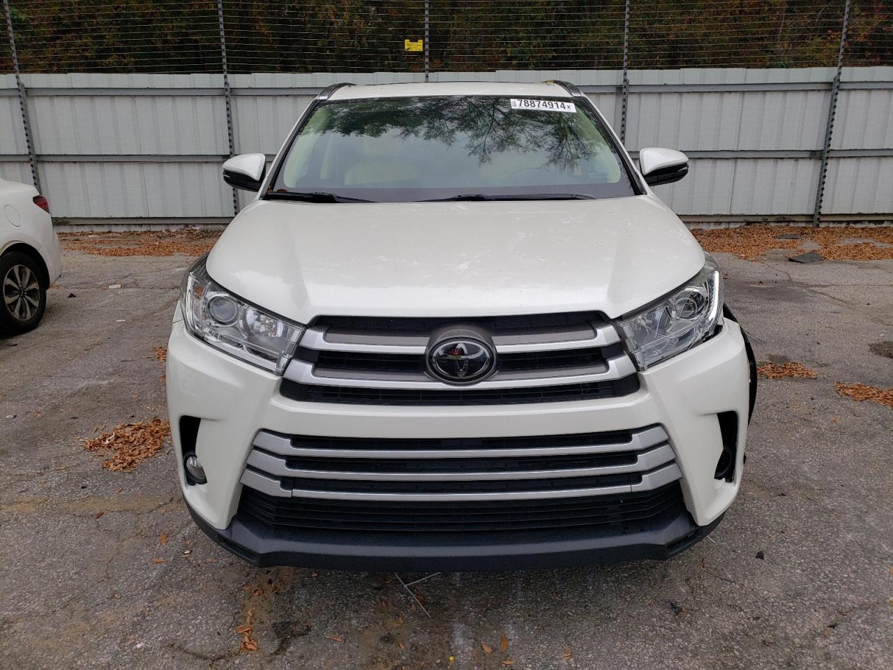 2018 Toyota Highlander - Image 5