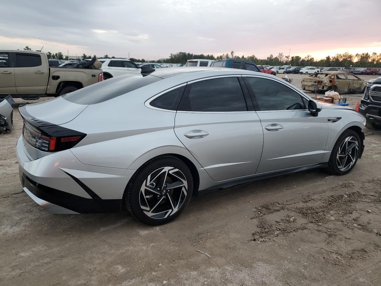2024 Hyundai Sonata - Image 3