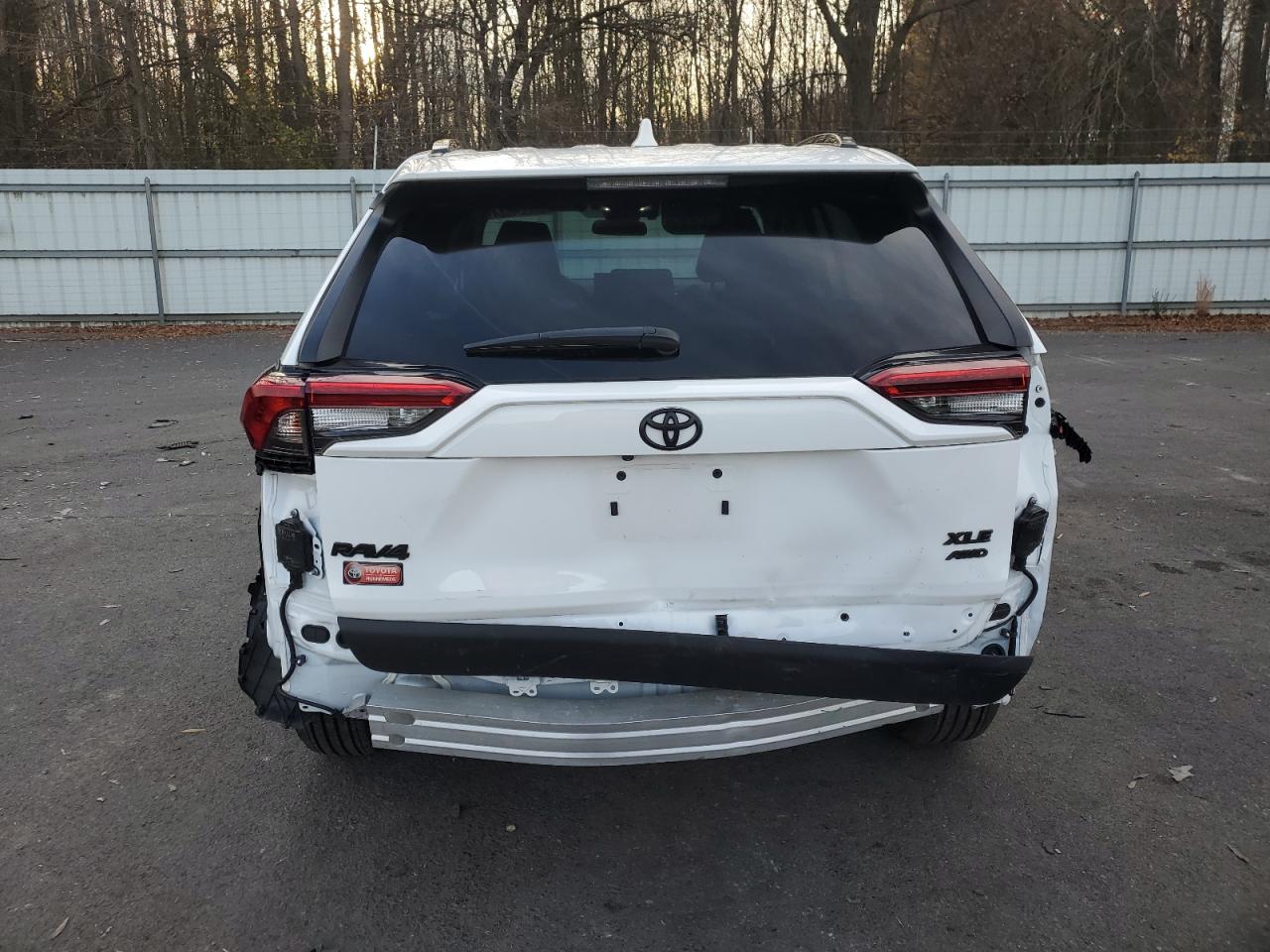 2022 Toyota RAV 4 - Image 6