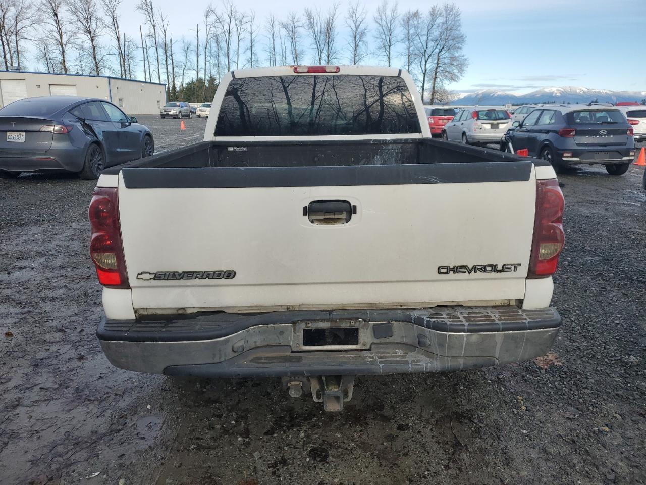 2003 Chevrolet Silverado C1500 VIN: 2GCEC19T731315984 Lot: 81681144