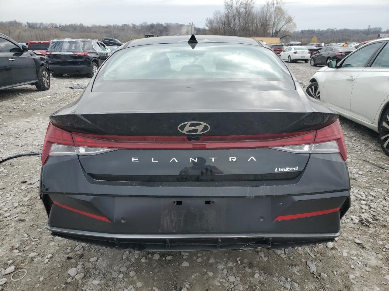 2024 Hyundai Elantra - Image 6