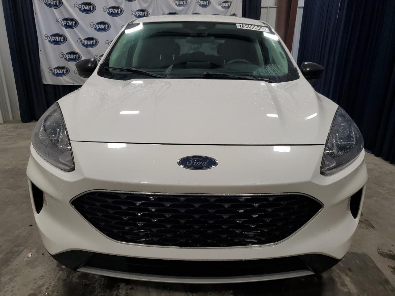 2022 Ford Escape - Image 5