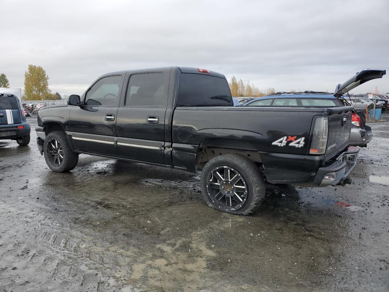 2007 Chevrolet Silverado - Image 2
