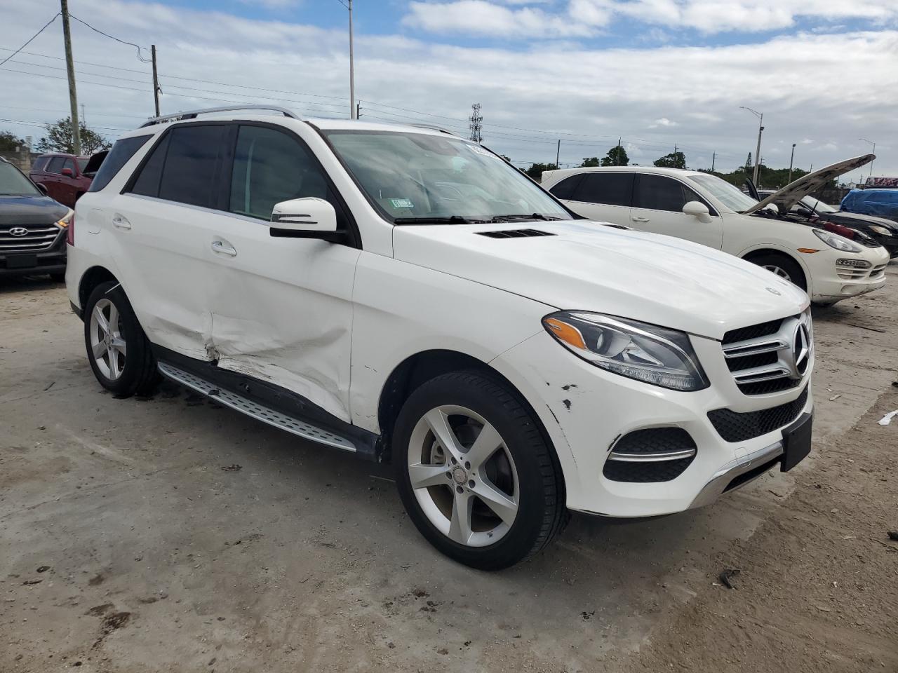 VIN 4JGDA5HBXGA699672 2016 MERCEDES-BENZ GLE-CLASS no.4