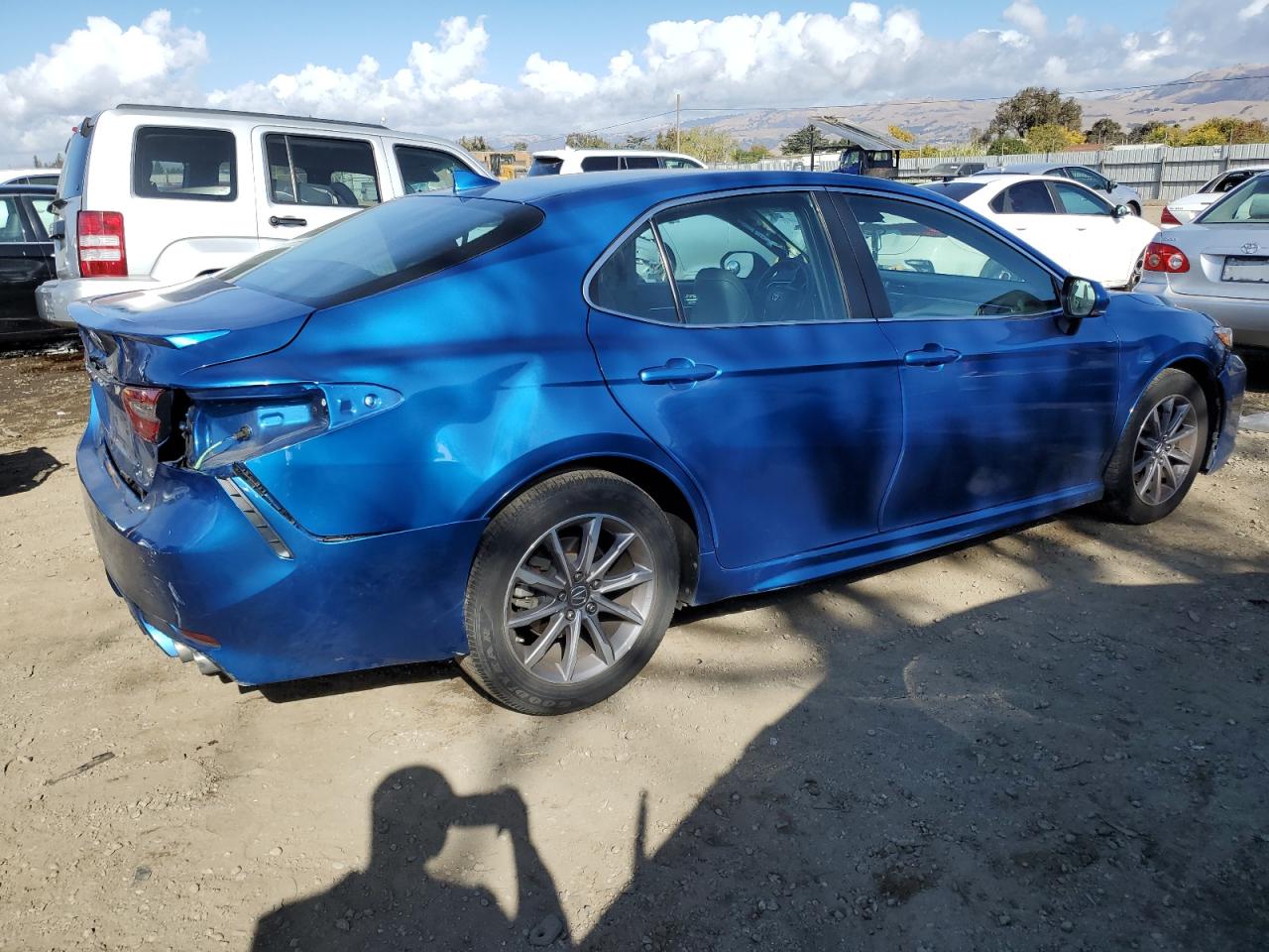 VIN 4T1B11HKXJU155257 2018 TOYOTA CAMRY no.3