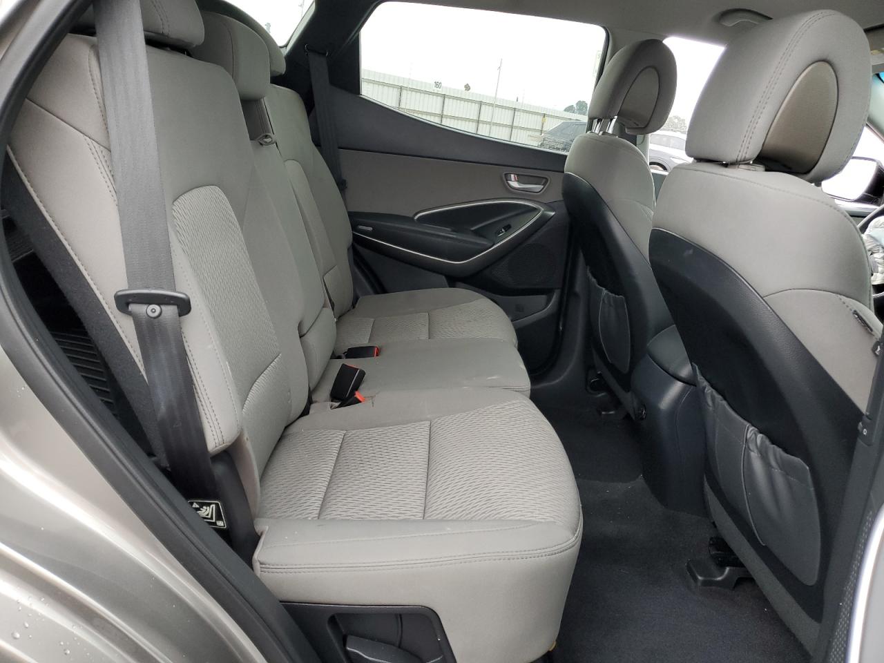 2017 Hyundai Santa Fe - Image 11