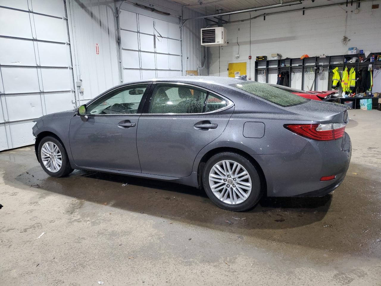 2015 Lexus ES - Image 2
