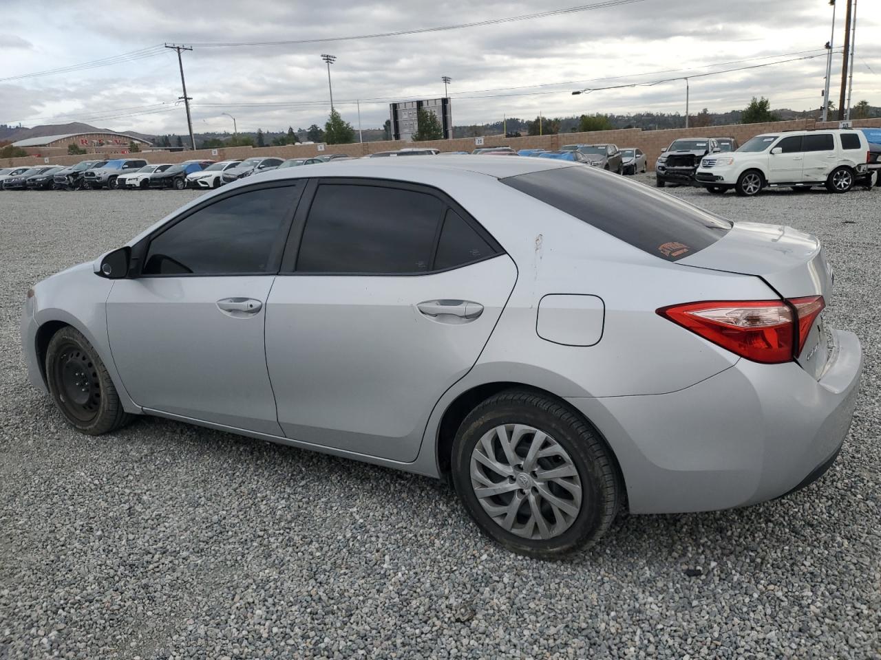 VIN 2T1BURHE3JC053476 2018 TOYOTA COROLLA no.2