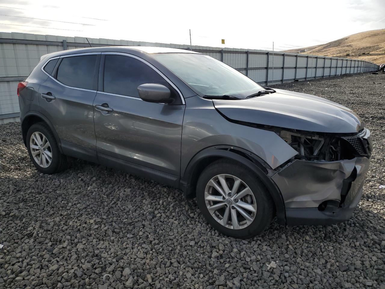 2018 Nissan Rogue - Image 4