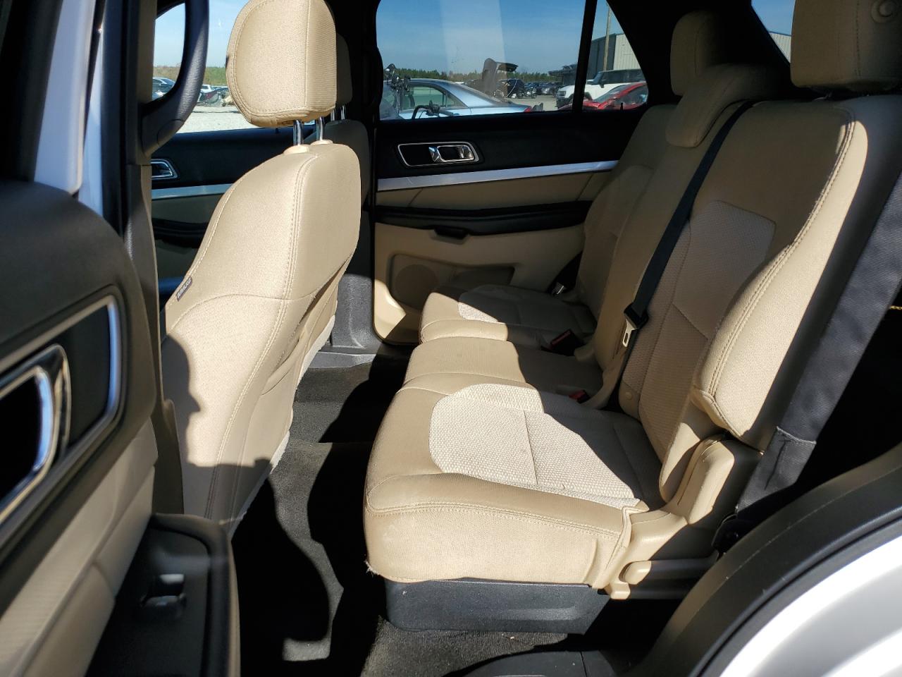 2016 Ford Explorer - Image 11