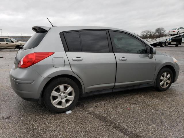 Hatchbacks NISSAN VERSA 2012 Srebrny