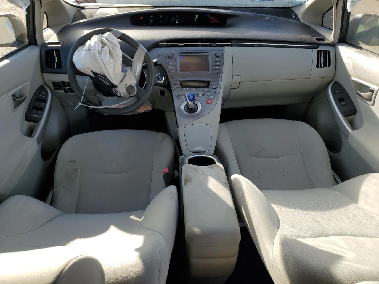 2013 Toyota Prius - Image 8