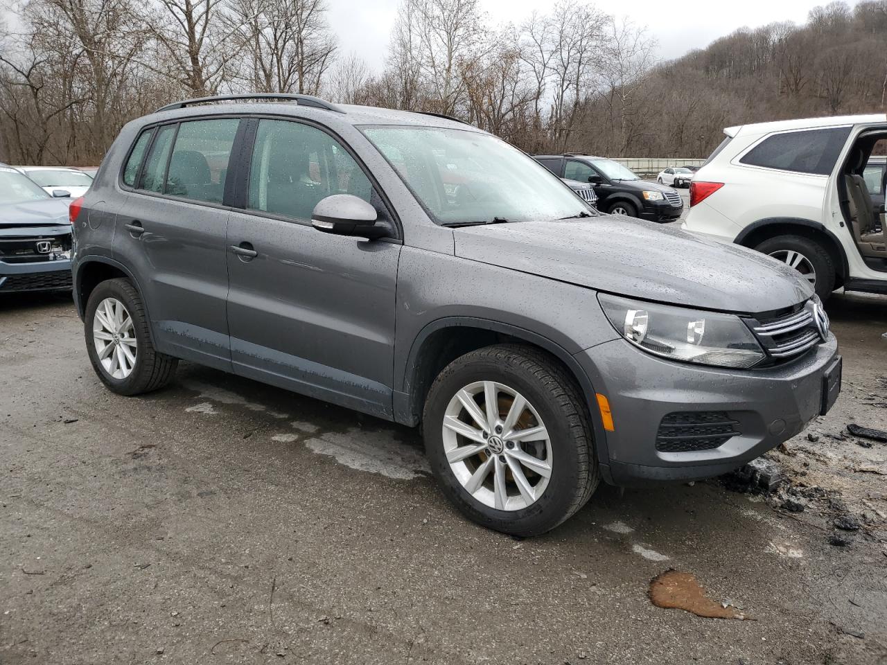 VIN WVGBV7AX5HK045378 2017 VOLKSWAGEN TIGUAN no.4