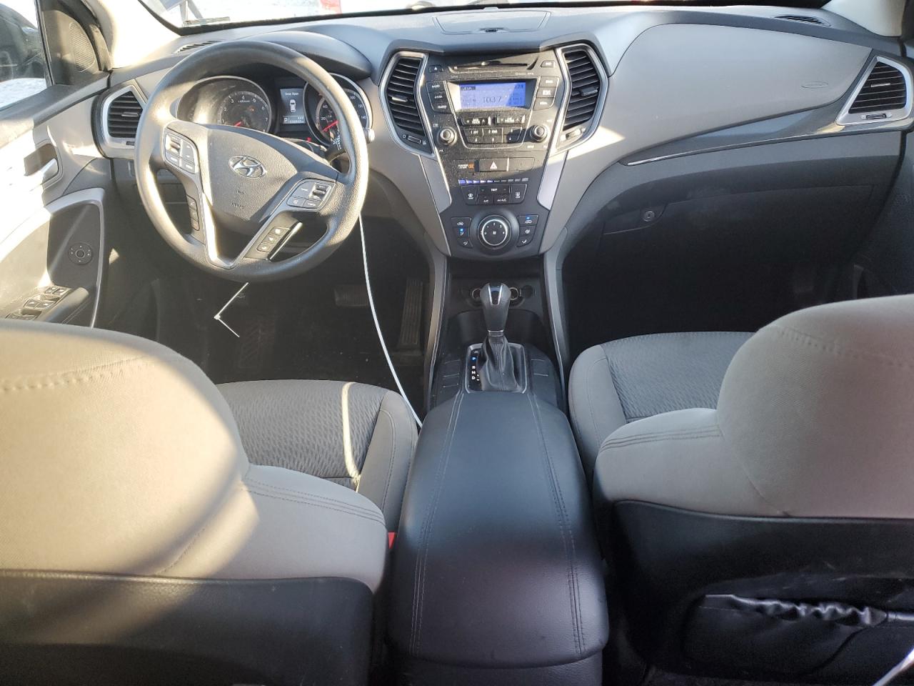 2015 Hyundai Santa Fe - Image 8
