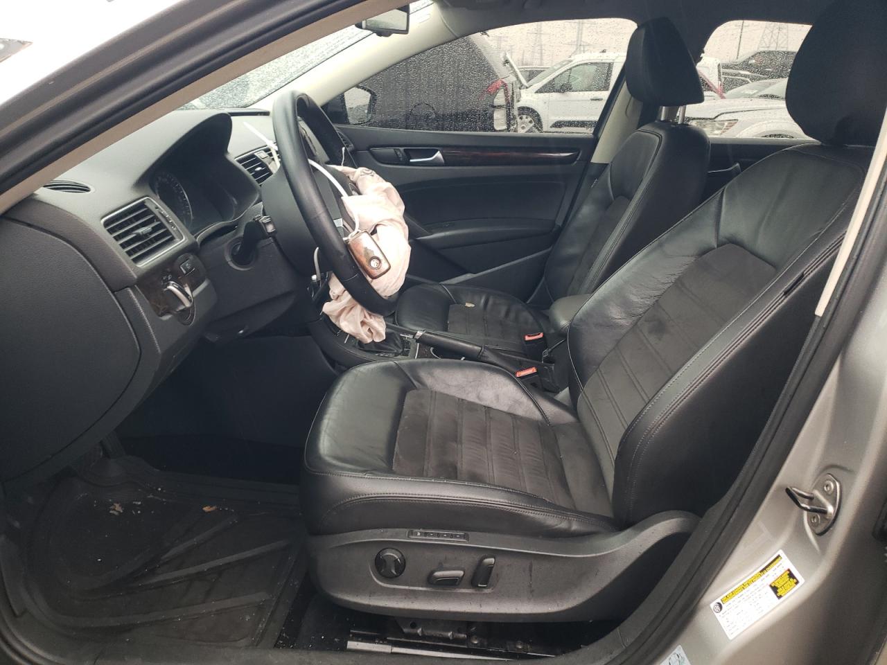 2014 Volkswagen Passat - Image 7