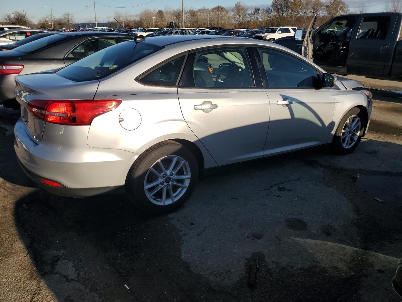 VIN 1FADP3F24GL382779 2016 FORD FOCUS no.3