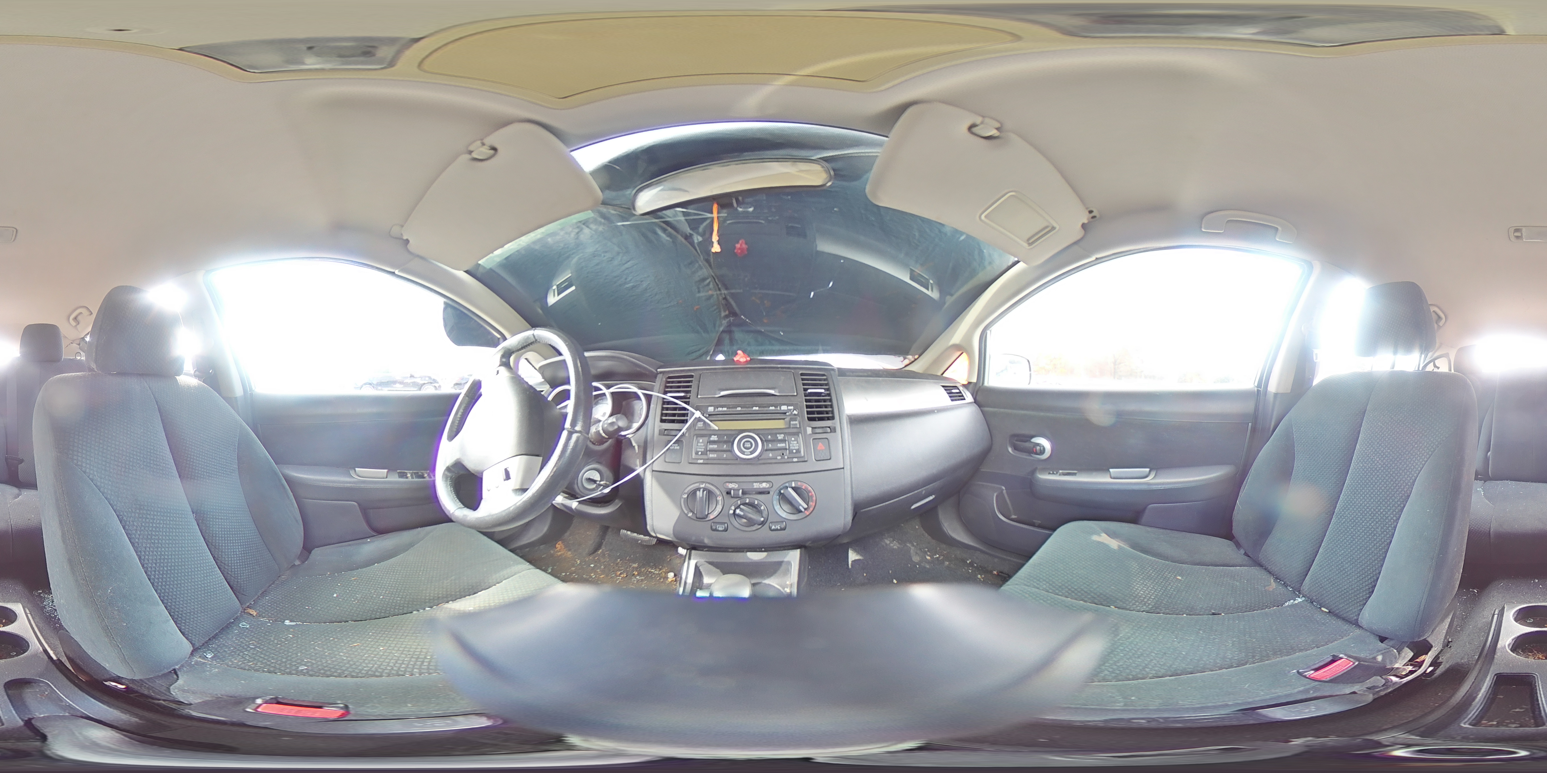 2012 Nissan Versa - Image 13